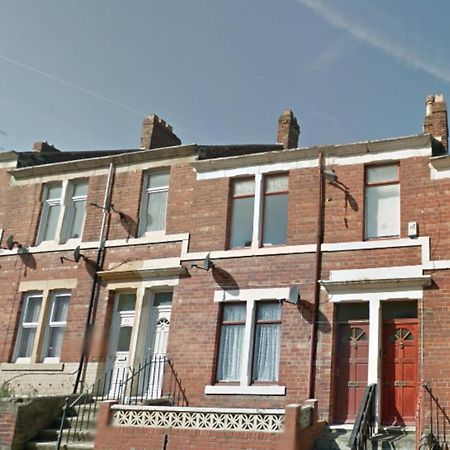 Howe - Newly Refurbished 2 Bedroom Flat Free Parking ゲーツヘッド エクステリア 写真