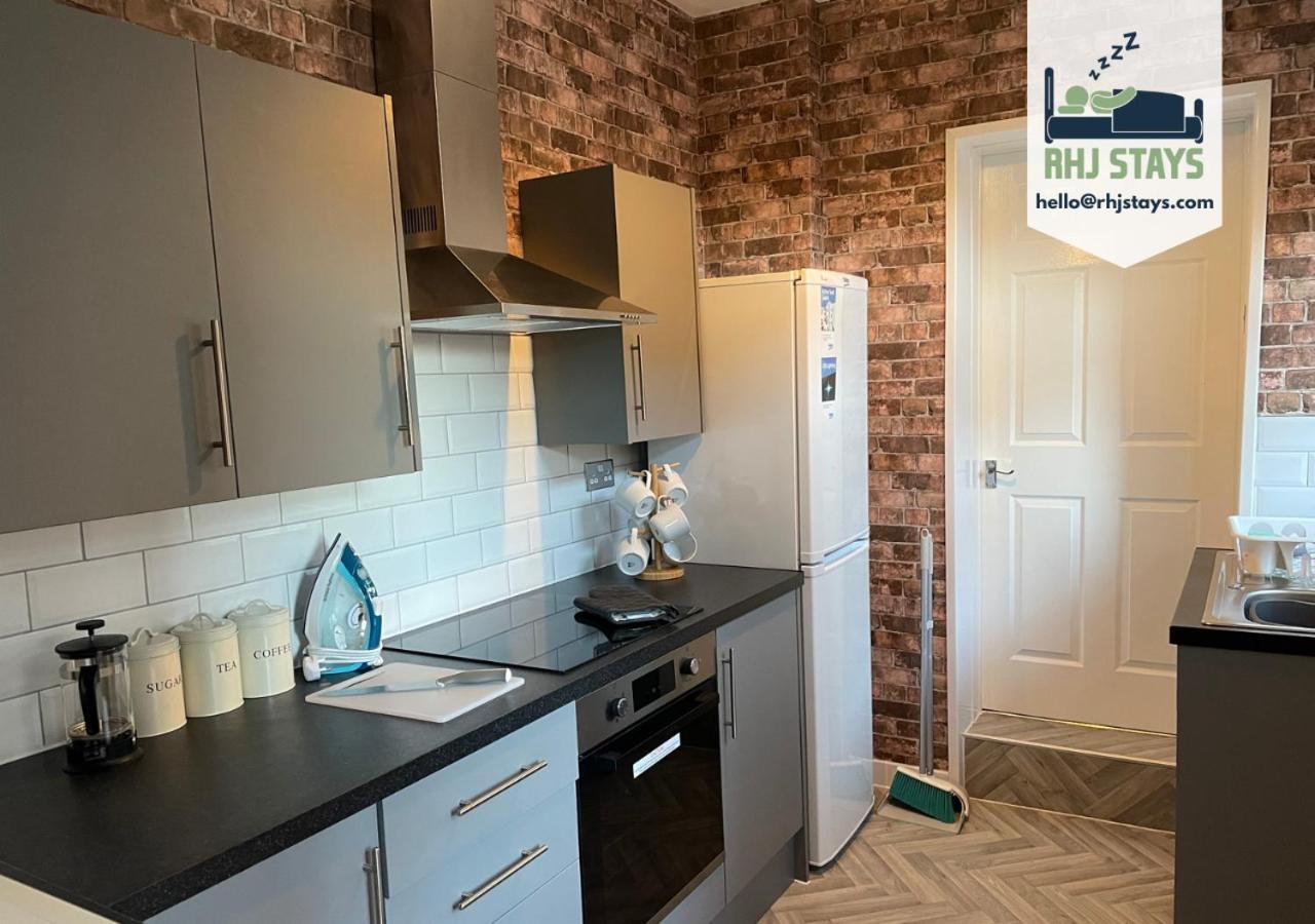 Howe - Newly Refurbished 2 Bedroom Flat Free Parking ゲーツヘッド エクステリア 写真