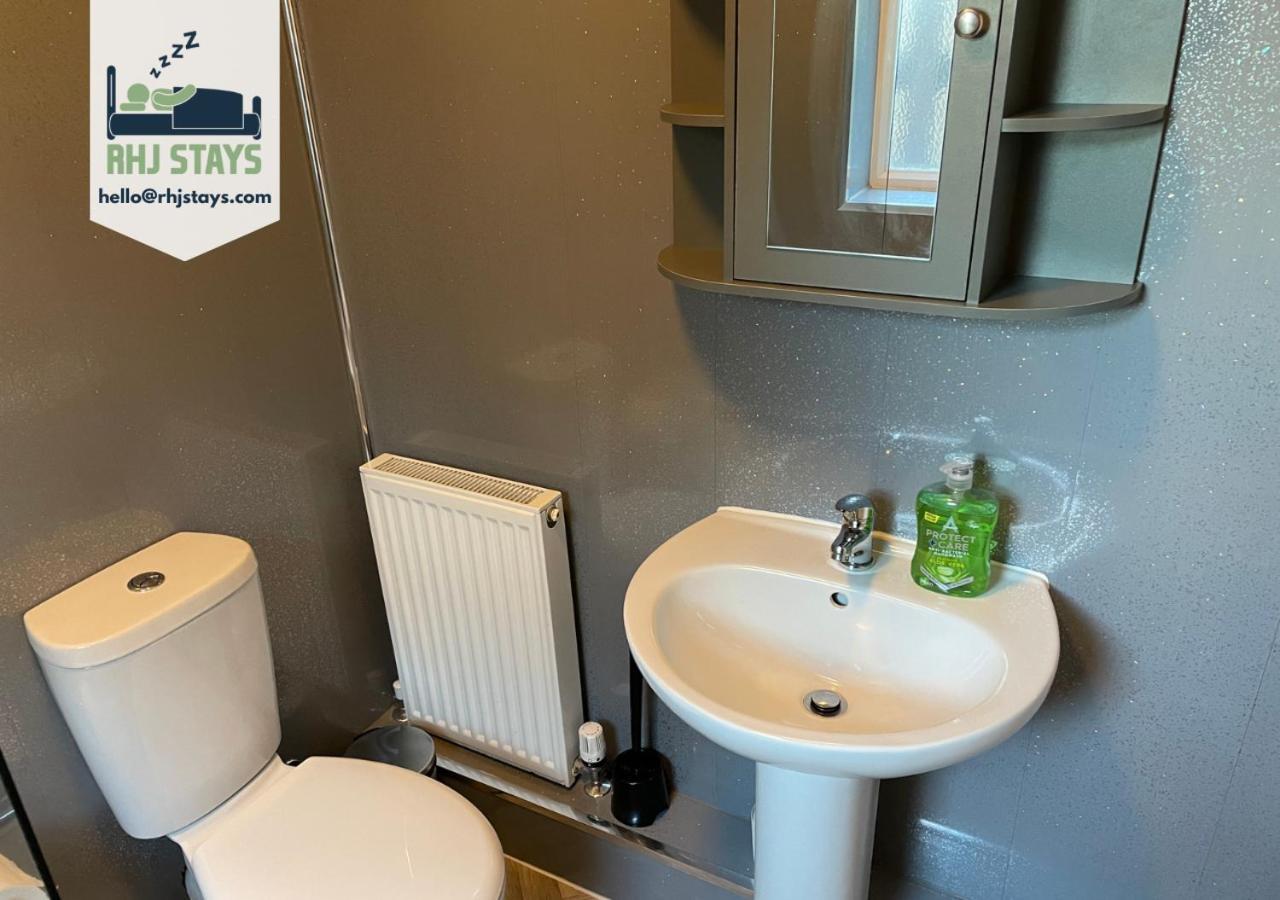 Howe - Newly Refurbished 2 Bedroom Flat Free Parking ゲーツヘッド エクステリア 写真