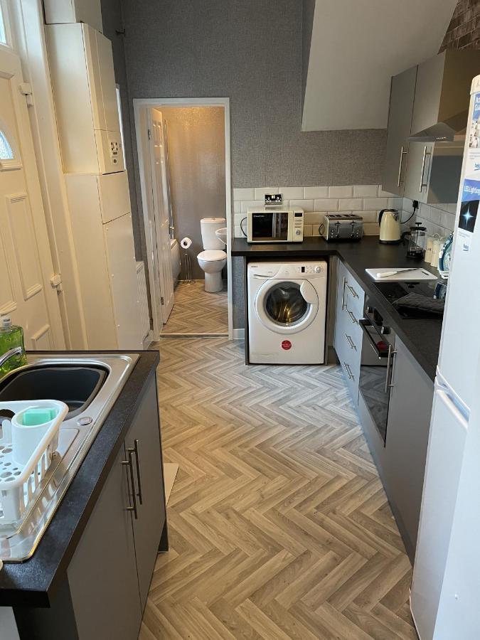 Howe - Newly Refurbished 2 Bedroom Flat Free Parking ゲーツヘッド エクステリア 写真