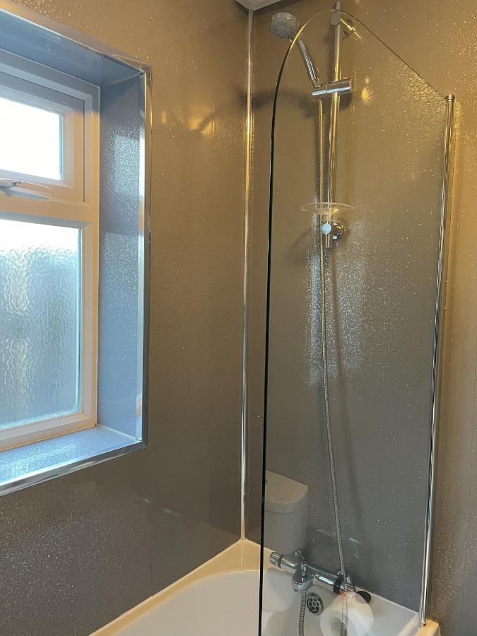Howe - Newly Refurbished 2 Bedroom Flat Free Parking ゲーツヘッド エクステリア 写真